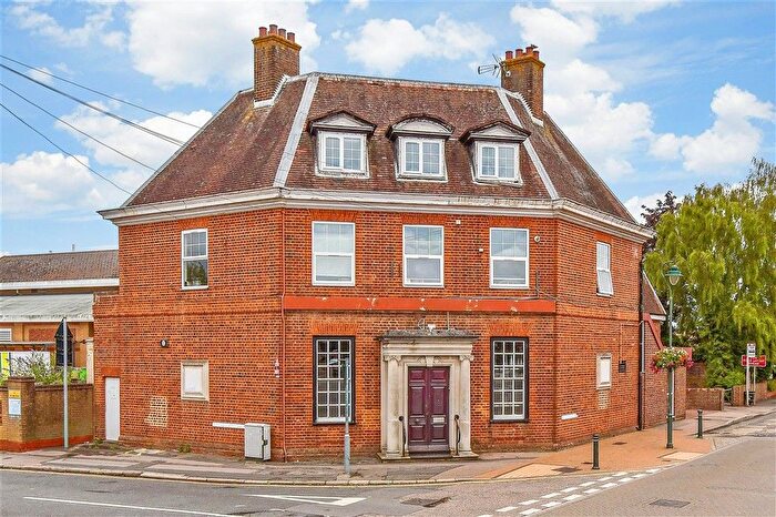 2 Bedroom Flat For Sale In Church Road, Paddock Wood, Tonbridge, Kent, TN12