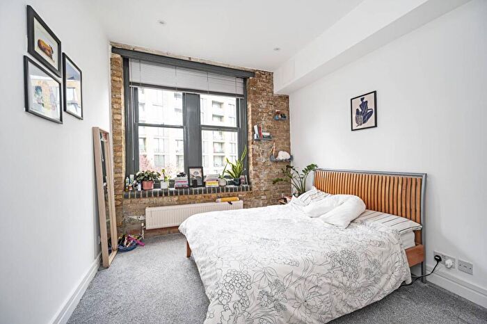 2 Bedroom Flat To Rent In Gowers Walk, Aldgate, London, E1