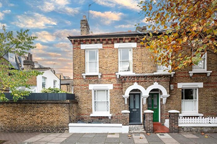 2 Bedroom End Of Terrace House To Rent In Elsley Road, Battersea, London, SW11