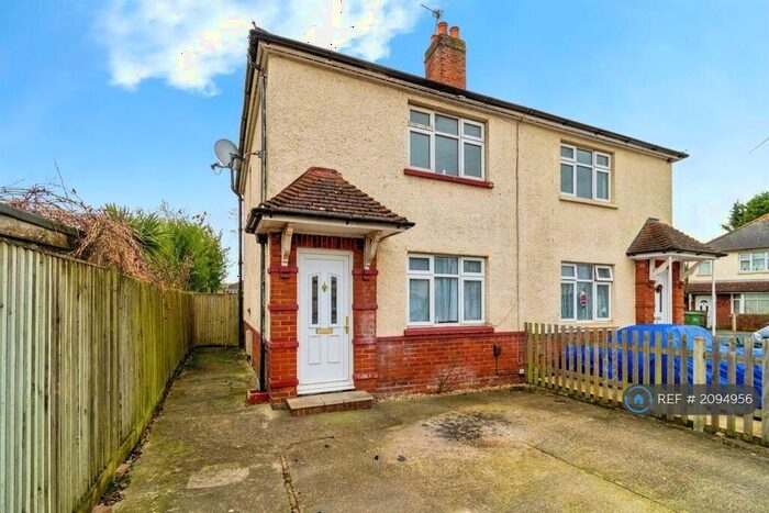 3 Bedroom Semi-Detached House To Rent In Warren Crescent, Southampton, SO16