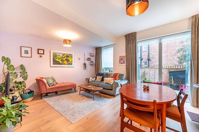 2 Bedroom Flat For Sale In Rockhall Road, Willesden Green, London, NW2