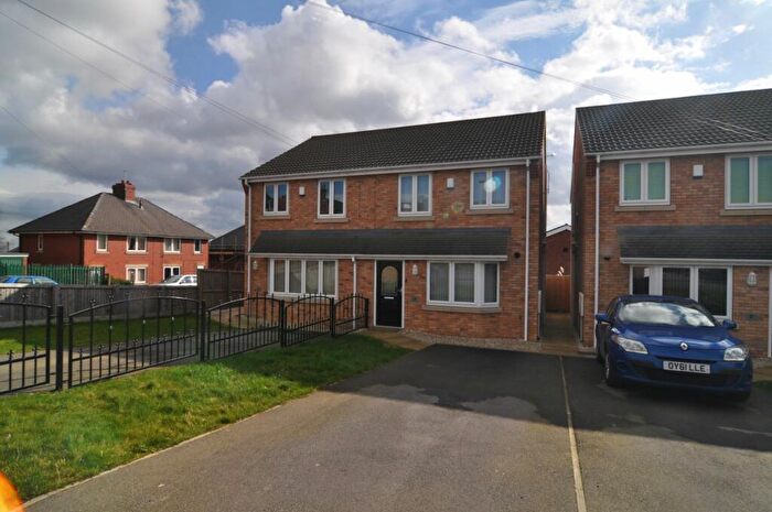 3 Bedroom Semi-Detached House To Rent In Wentworth Mews, Jump, S74