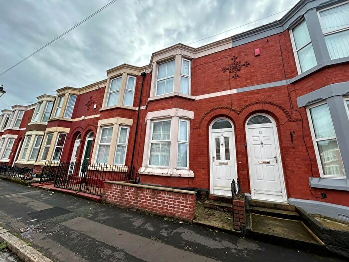 2 Bedroom House To Rent In Guelph Street, L7