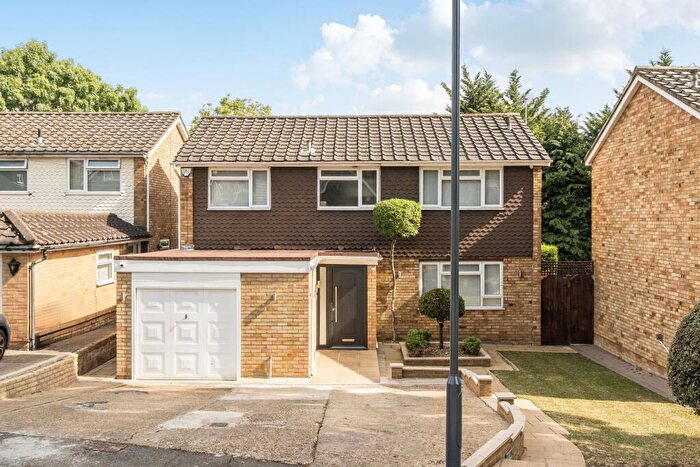 4 Bedroom Detached House For Sale In Sequoia Park, Pinner, HA5