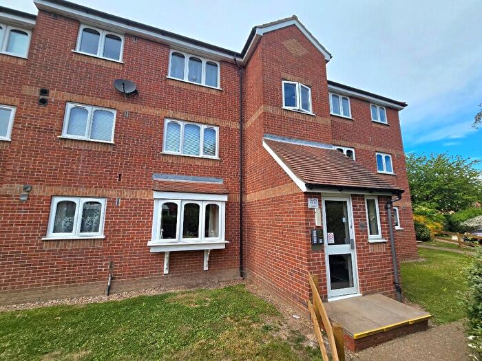 Studio To Rent In Lesney Gardens, Rochford, Essex, SS4