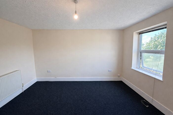 1 Bedroom Flat To Rent In Cross Street, Gillingham, ME7