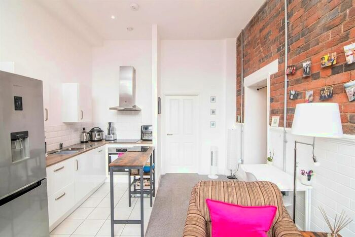 1 Bedroom Flat To Rent In Crocketts Lane, Smethwick, Birmingham, B66