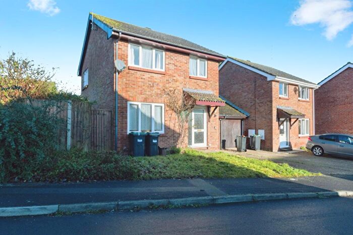 3 Bedroom Link Detached House For Sale In Allenwater Drive, Fordingbridge, SP6