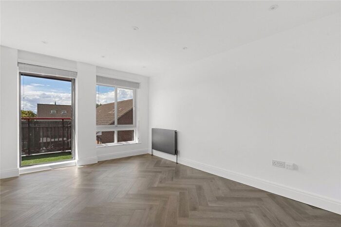 2 Bedroom Flat For Sale In Colchester Road, Walthamstow, London, E17
