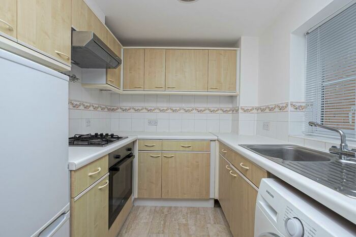 1 Bedroom House To Rent In Sycamore Close, Loughton, IG10