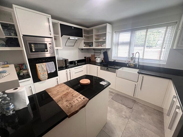 2 Bedroom Flat To Rent In Bassett Court, SO16