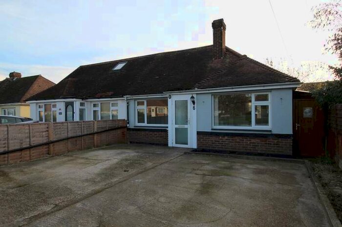 2 Bedroom Semi-Detached Bungalow To Rent In Southern Avenue, Polegate, BN26