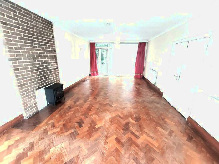 5 Bedroom Detached House To Rent In Rotherfield Road, Birmingham, B26