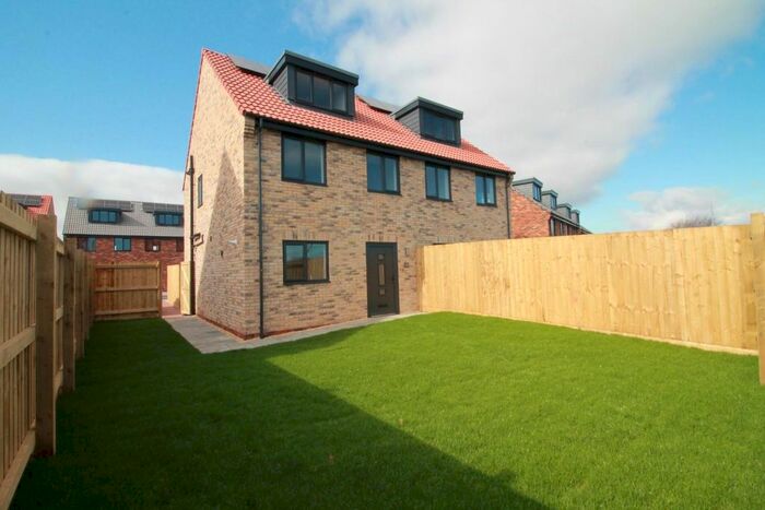 3 Bedroom Property To Rent In Barnwell Place, Alveston, Bristol, BS35