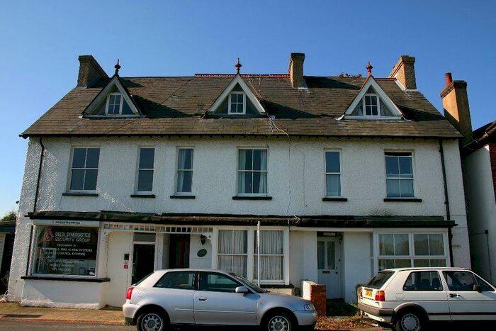 3 Bedroom Apartment To Rent In Gold Hill West, Chalfont St Peter, SL9