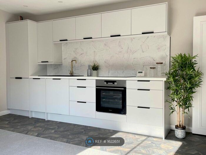 3 Bedroom Flat To Rent In Sheep Street, Rugby, CV21