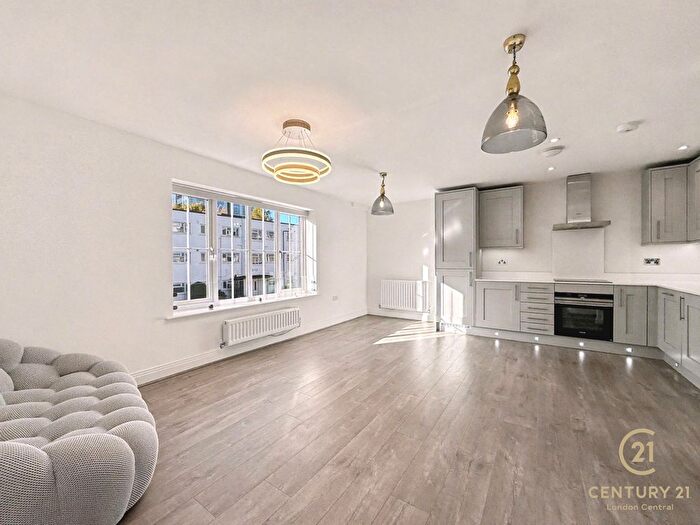 2 Bedroom Flat For Sale In Bridge House, Bridge Street, Walton-On-Thames, KT12