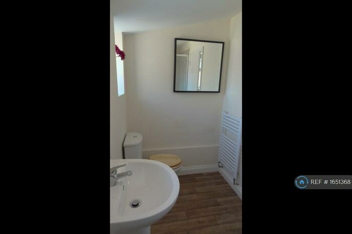 Studio To Rent In Birch Street, Swindon, SN1