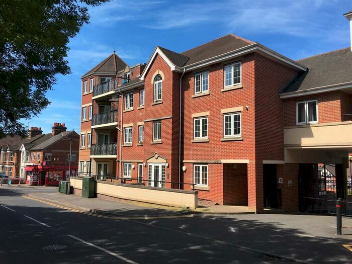 2 Bedroom Flat To Rent In Coningsby Road, High Wycombe, HP13