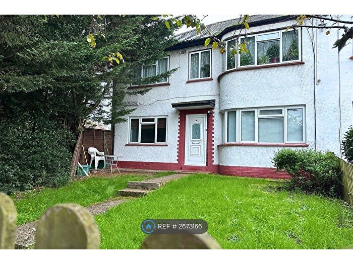 2 Bedroom Maisonette To Rent In Otterburn Gardens, Isleworth, TW7