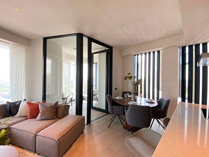 2 Bedroom Flat To Rent In River Park Tower, Nine Elms Lane, London, SW8