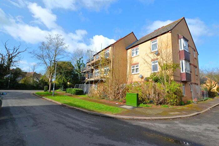 2 Bedroom Flat For Sale In Haltside, Ellenbrook, Hatfield, AL10