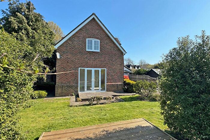 3 Bedroom Detached House For Sale In Dorking Road, Tadworth, KT20