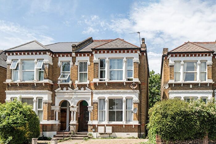 2 Bedroom Flat For Sale In Catford Hill, London, SE6