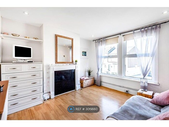 3 Bedroom Flat To Rent In Dupree Road, London, SE7