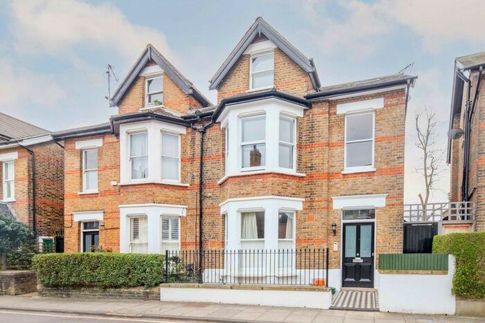 1 Bedroom Flat To Rent In Larkfield Road, Richmond, TW9