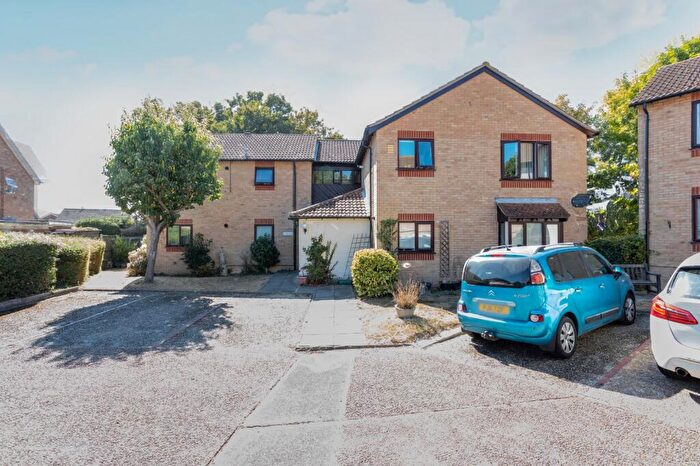2 Bedroom Flat For Sale In Barrows Close, Birchington, Kent, CT7