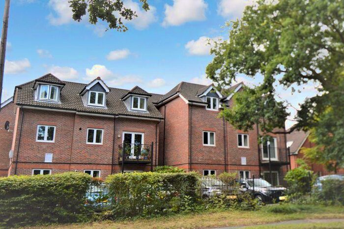 2 Bedroom Flat To Rent In Providence Hill, Southampton, SO31