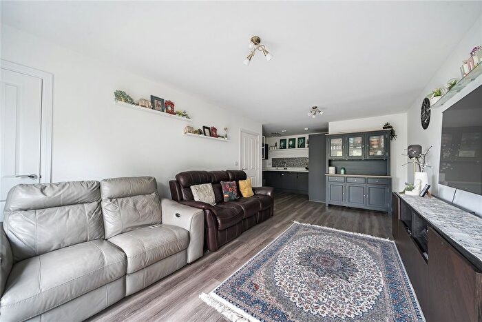 2 Bedroom Flat For Sale In Chertsey, Surrey, KT16