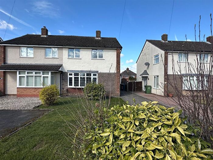 3 Bedroom Semi Detached House For Sale In Somerfield Close, Walsall, WS4