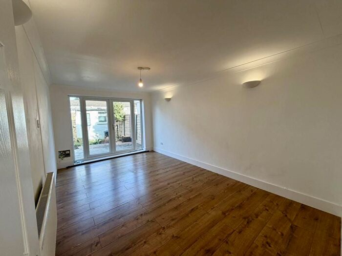 4 Bedroom End Of Terrace House To Rent In Bucklebury, Bracknell, RG12