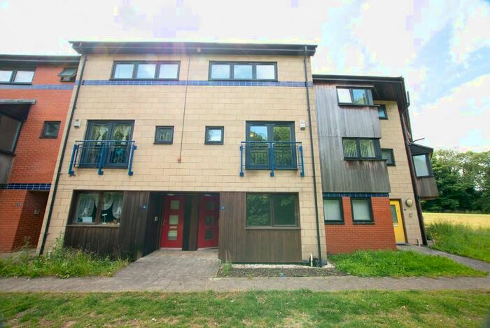 3 Bedroom Semi-Detached House To Rent In Abbey Way, Hull, East Riding Of Yorkshire, HU5