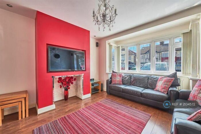 4 Bedroom Terraced House To Rent In Markmanor Avenue, London, E17