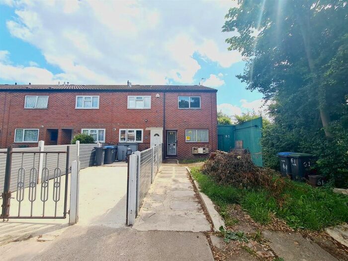 4 Bedroom Property To Rent In Burncroft Avenue, Enfield, EN3