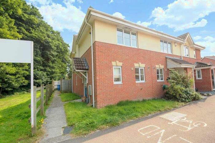 2 Bedroom End Of Terrace House To Rent In Fitzroy Close, Bracknell, RG12