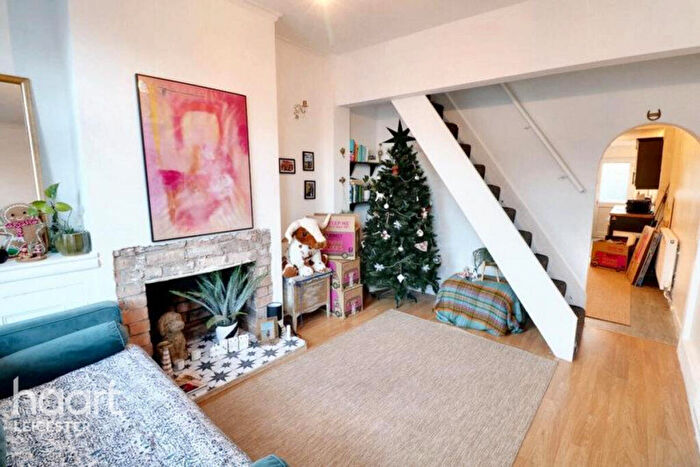2 Bedroom Terraced House For Sale In Holywell Road, Leicester, LE2