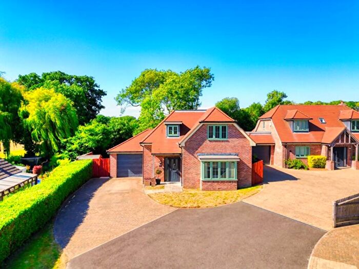 4 Bedroom Detached House For Sale In Glebe Court, Fair Oak, SO50