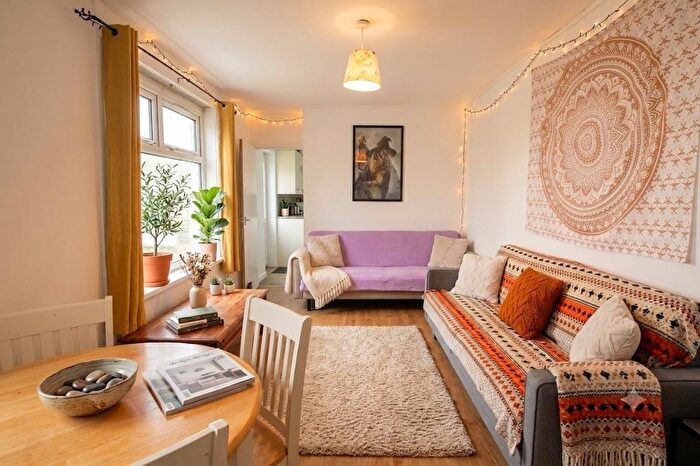 5 Bedroom Terraced House To Rent In Mackintosh Place, Cathays, Cardiff, CF24