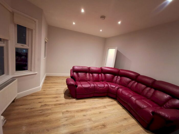 2 Bedroom Flat To Rent In Cotford Road, Croydon, CR7