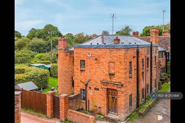 2 Bedroom Flat To Rent In Moor Park Lane, Farnham, GU9