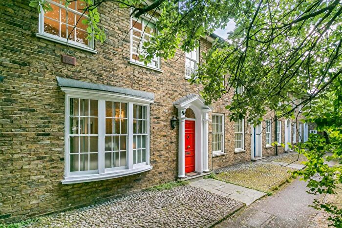 4 Bedroom Terraced House To Rent In St Paul's Road, London, N1