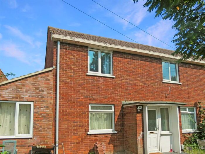 Flat To Rent In Court Close, Aylesbury, HP21