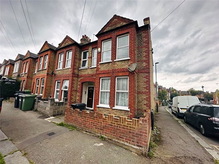 3 Bedroom End Of Terrace House For Sale In Neuchatel Road, London, SE6