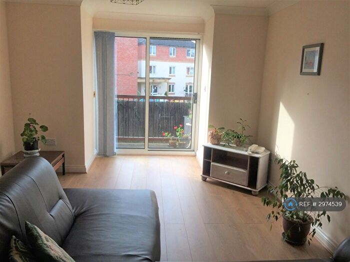 2 Bedroom Flat To Rent In Richmond Gardens, Southampton, SO17