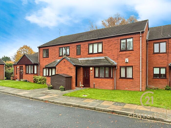 2 Bedroom Flat For Sale In Sylvan Court, Woolton, Liverpool, L25