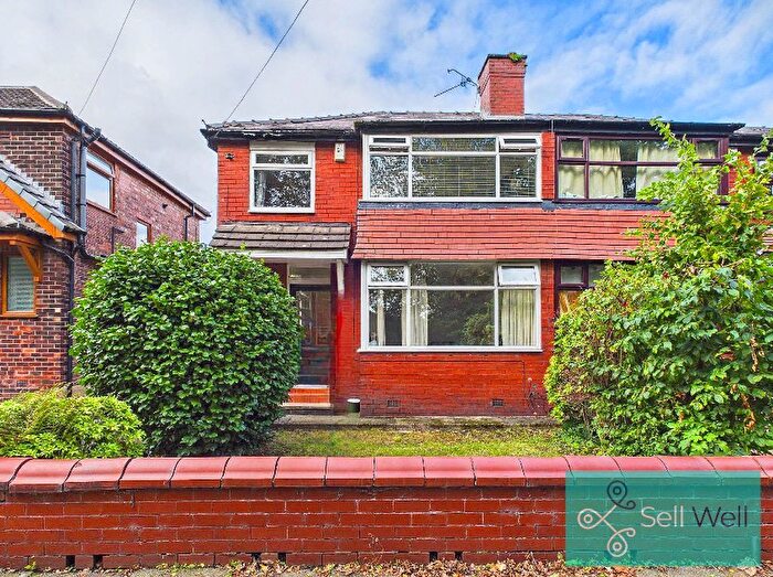 3 Bedroom Semi-Detached House For Sale In Maldon Crescent, Swinton, Manchester, M27